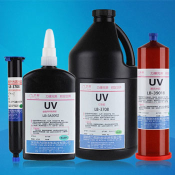在粘接物品時，uv粘接膠的優(yōu)勢